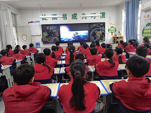 光影启智 科梦启航——源汇区受降路小学开展科普电影观影活动