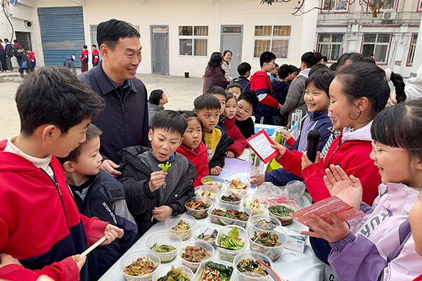 实践田中培新绿 收获节里品甘甜——源汇区受降路小学劳动成果展示活动圆满落幕