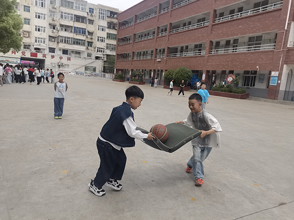 童心向航天 逐梦启新程——源汇区受降路小学举行航空主题体育活动