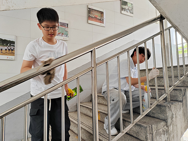 践行劳动精神 共创洁净家园——源汇区受降路小学开展“劳动美”主题清洁实践活动