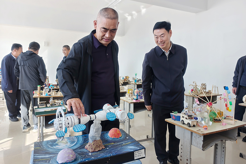 心系科技教育 助力学子追梦——源汇区老科技工作者协会莅临受降路小学指导科技教育工作