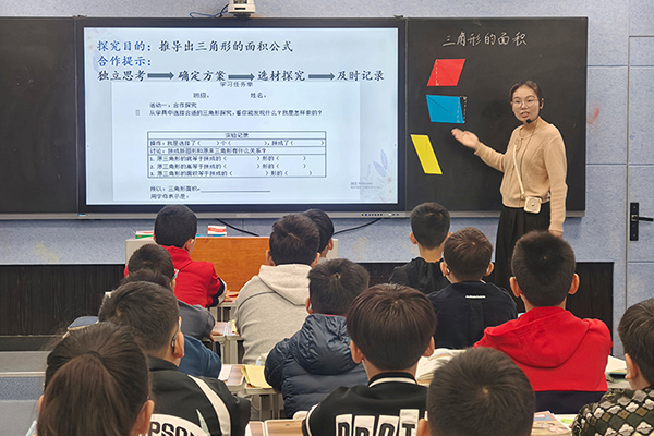 依托转化思想 立足度量本质——源汇区受降路小学开展数学教研活动